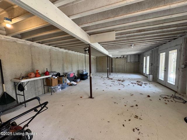 525 N Riverbend Rd, Leitchfield, KY 42754