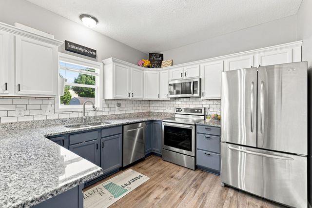 5921 NW 106th Street, Johnston, IA 50131