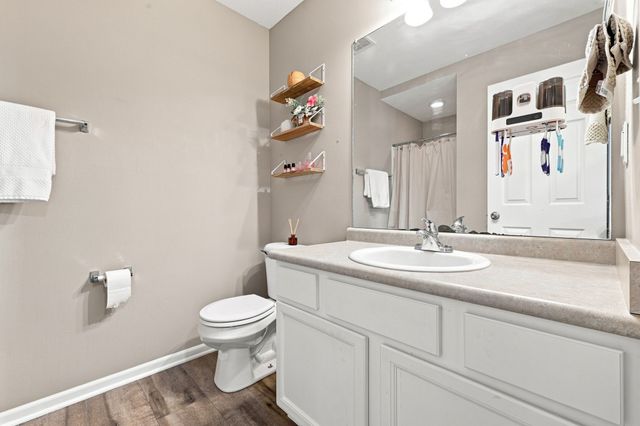 5921 NW 106th Street, Johnston, IA 50131