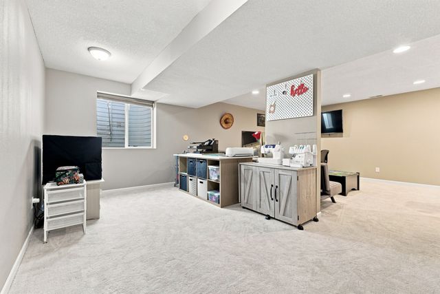 5921 NW 106th Street, Johnston, IA 50131