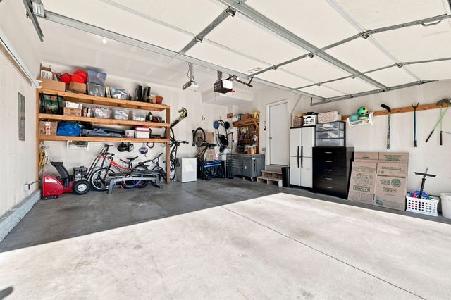 5921 NW 106th Street, Johnston, IA 50131