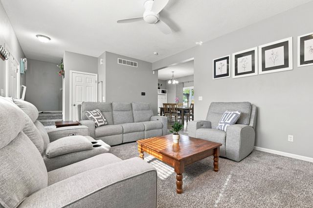 5921 NW 106th Street, Johnston, IA 50131