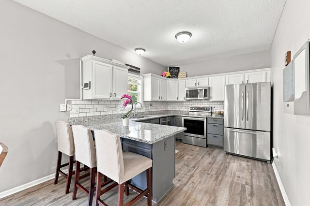 5921 NW 106th Street, Johnston, IA 50131
