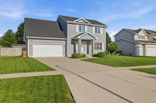 5921 NW 106th Street, Johnston, IA 50131