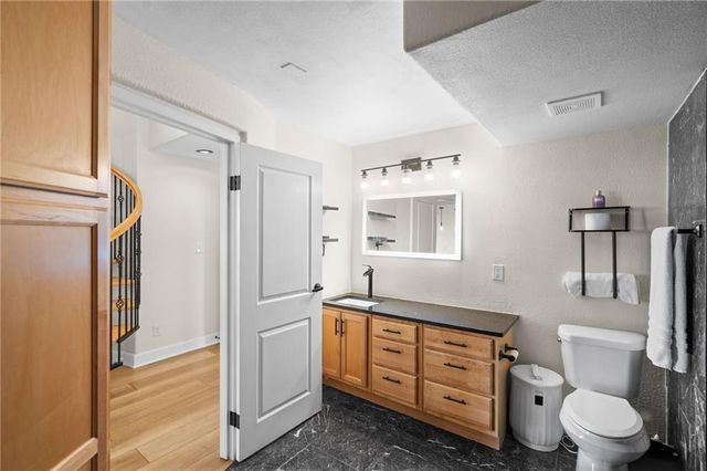 700 E 8th Street PH6, Kansas City, MO 64106