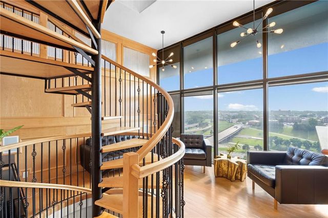700 E 8th Street PH6, Kansas City, MO 64106