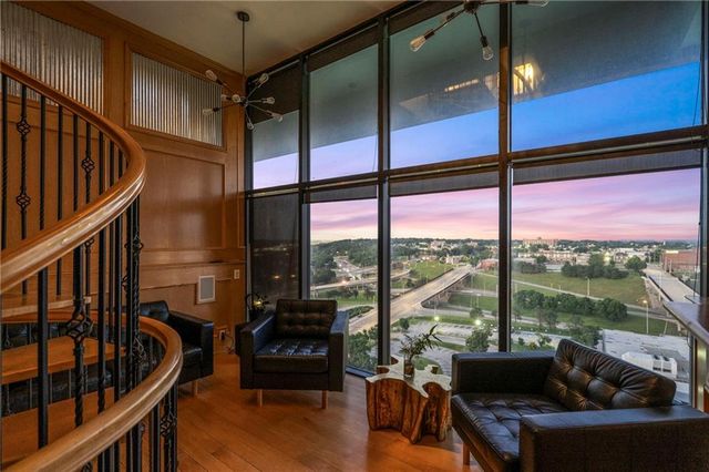 700 E 8th Street PH6, Kansas City, MO 64106