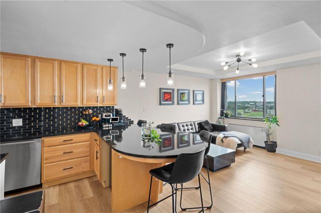 700 E 8th Street PH6, Kansas City, MO 64106