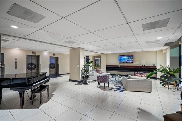 700 E 8th Street PH6, Kansas City, MO 64106