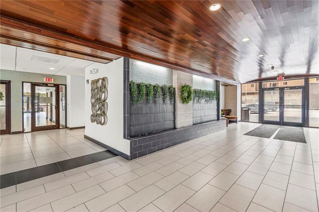 700 E 8th Street PH6, Kansas City, MO 64106