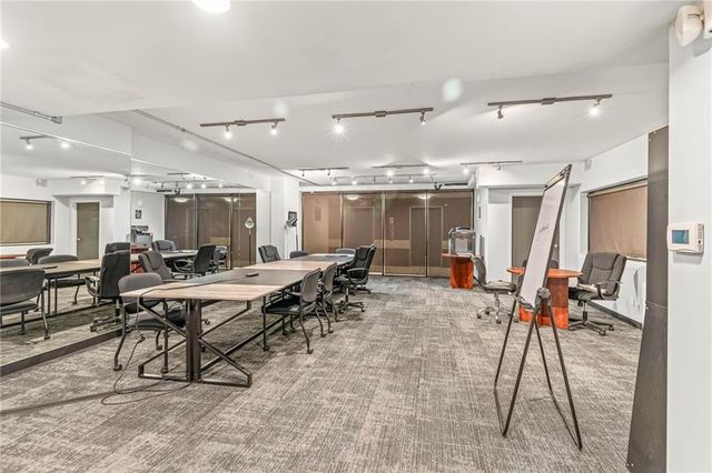 700 E 8th Street PH6, Kansas City, MO 64106