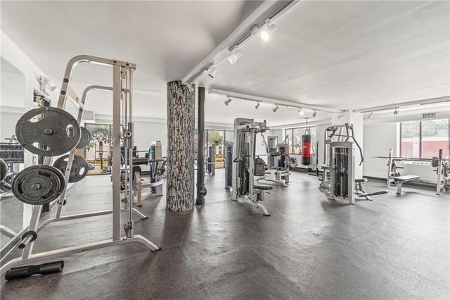 700 E 8th Street PH6, Kansas City, MO 64106