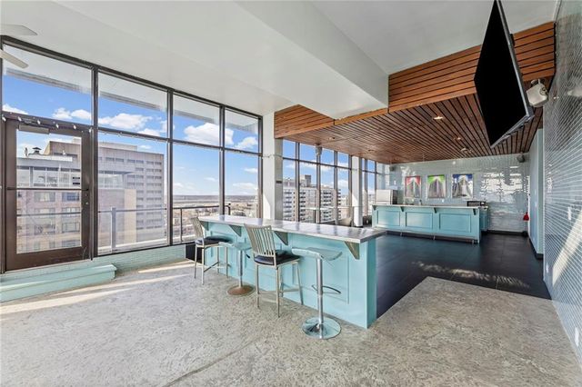 700 E 8th Street PH6, Kansas City, MO 64106