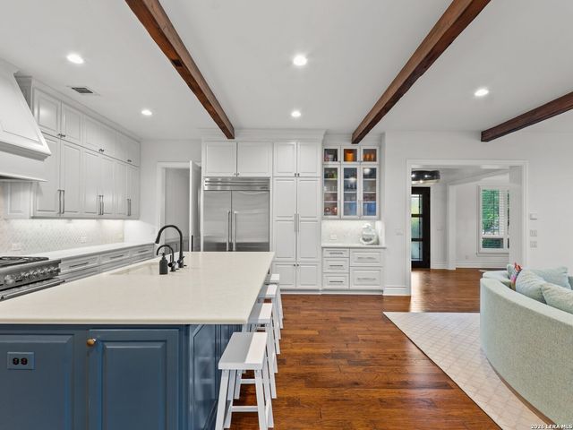 446 CANTERBURY HILL ST, Terrell Hills, TX 78209