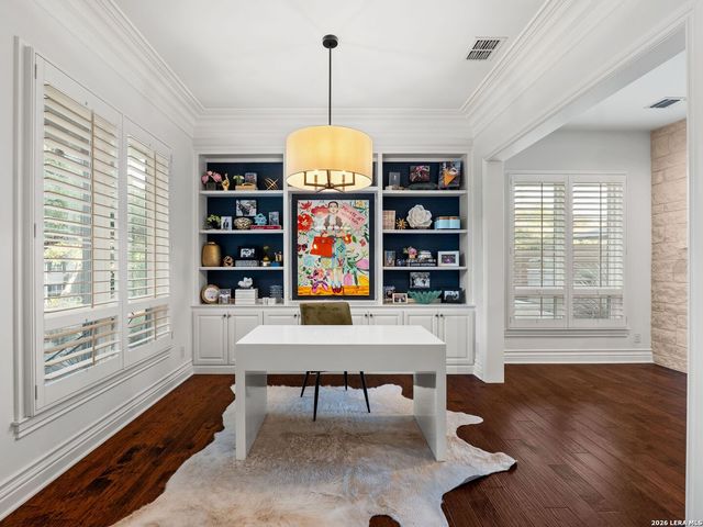 446 CANTERBURY HILL ST, Terrell Hills, TX 78209