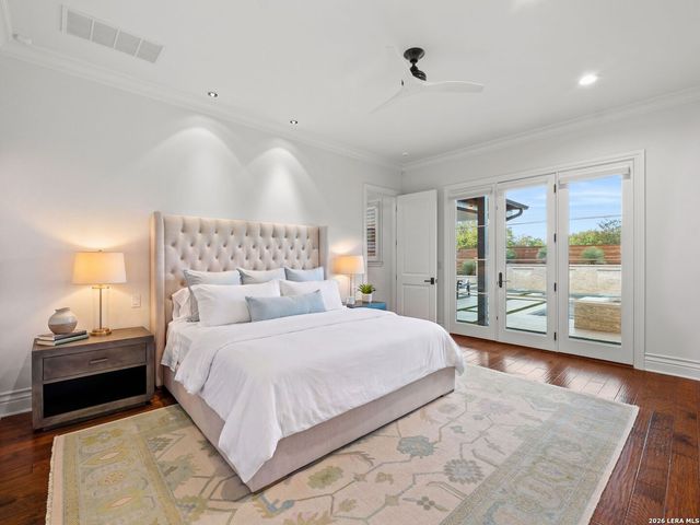 446 CANTERBURY HILL ST, Terrell Hills, TX 78209