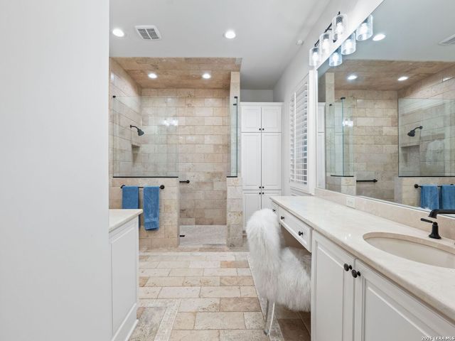 446 CANTERBURY HILL ST, Terrell Hills, TX 78209