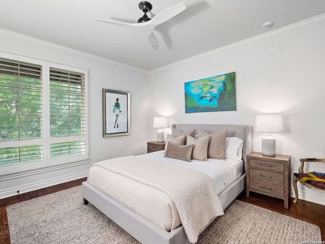 446 CANTERBURY HILL ST, Terrell Hills, TX 78209