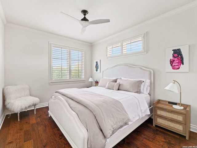 446 CANTERBURY HILL ST, Terrell Hills, TX 78209