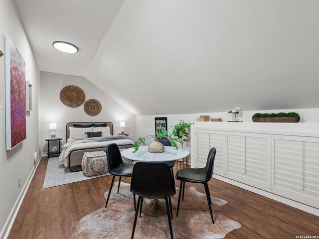 446 CANTERBURY HILL ST, Terrell Hills, TX 78209