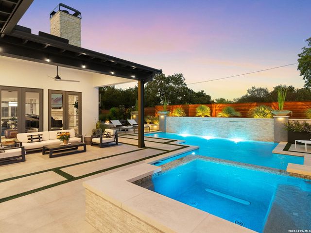 446 CANTERBURY HILL ST, Terrell Hills, TX 78209