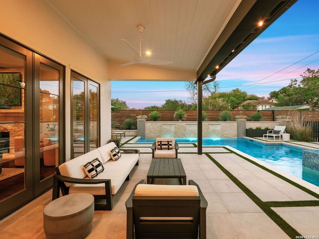 446 CANTERBURY HILL ST, Terrell Hills, TX 78209