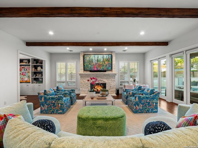 446 CANTERBURY HILL ST, Terrell Hills, TX 78209
