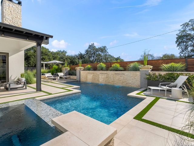446 CANTERBURY HILL ST, Terrell Hills, TX 78209