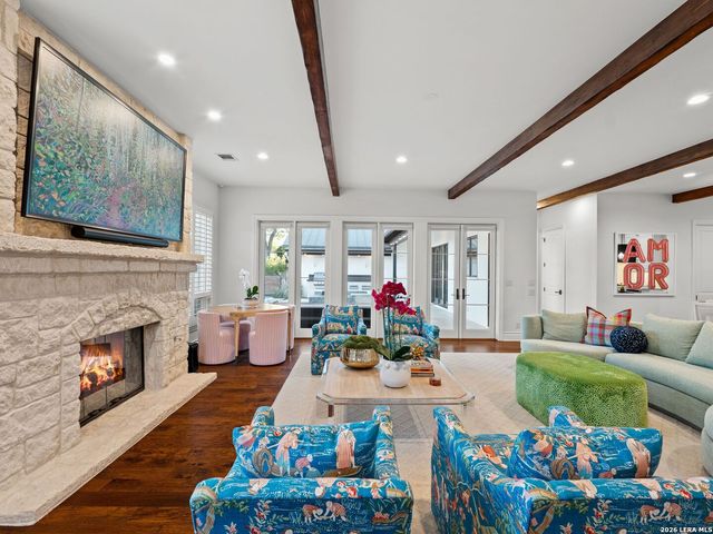 446 CANTERBURY HILL ST, Terrell Hills, TX 78209