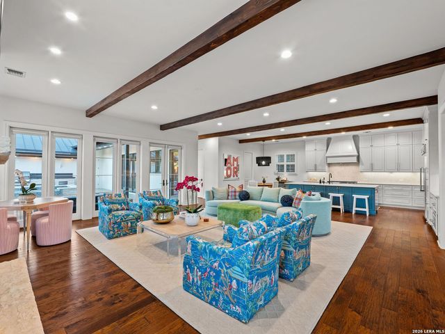 446 CANTERBURY HILL ST, Terrell Hills, TX 78209