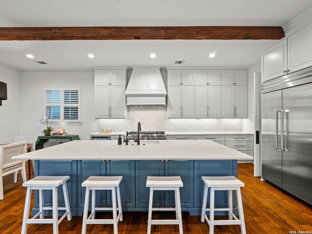 446 CANTERBURY HILL ST, Terrell Hills, TX 78209