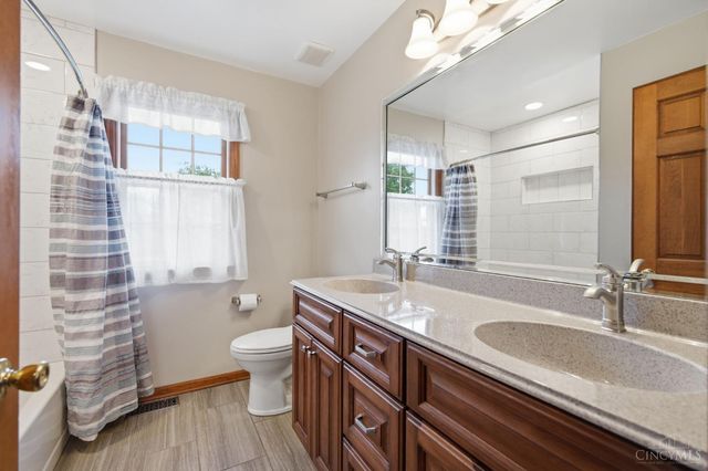 7220 Rolling Meadows Drive, West Chester, OH 45069