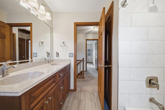 7220 Rolling Meadows Drive, West Chester, OH 45069