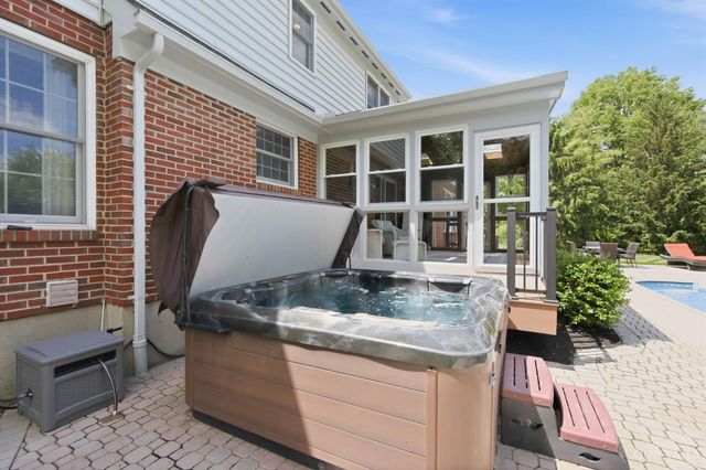 7220 Rolling Meadows Drive, West Chester, OH 45069