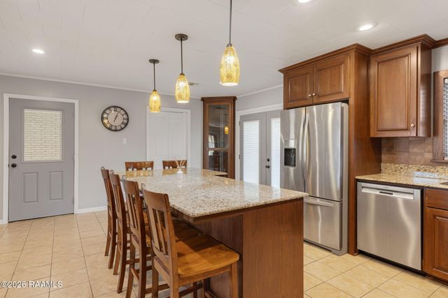 815 E E Street, Rayne, LA 70578
