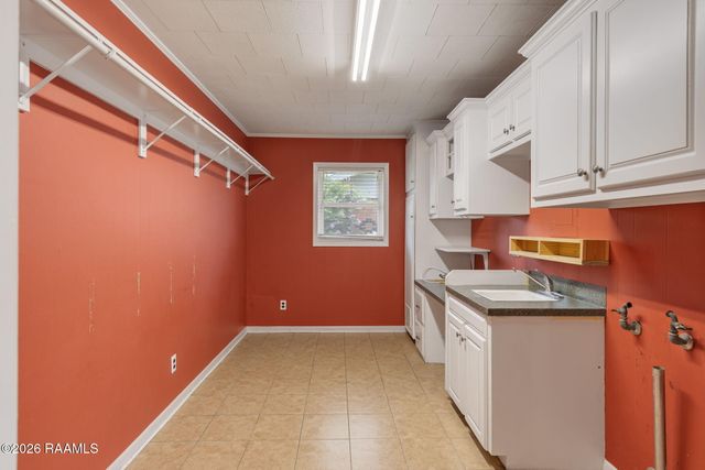 815 E E Street, Rayne, LA 70578