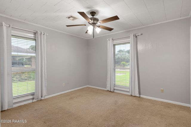 815 E E Street, Rayne, LA 70578