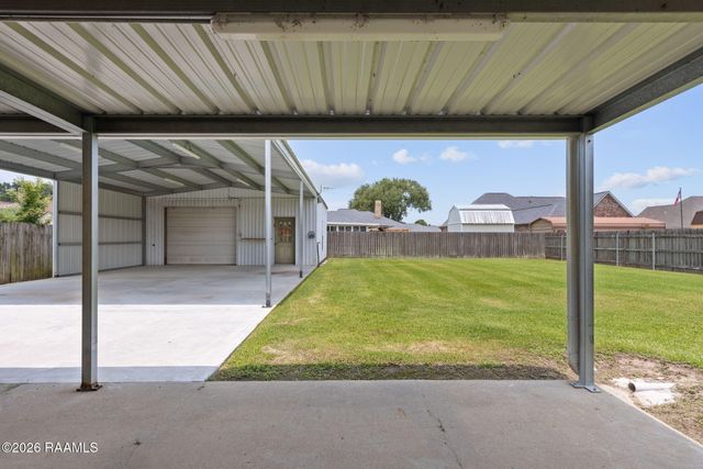 815 E E Street, Rayne, LA 70578
