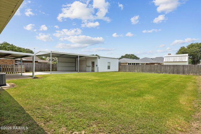 815 E E Street, Rayne, LA 70578