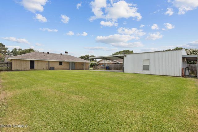 815 E E Street, Rayne, LA 70578