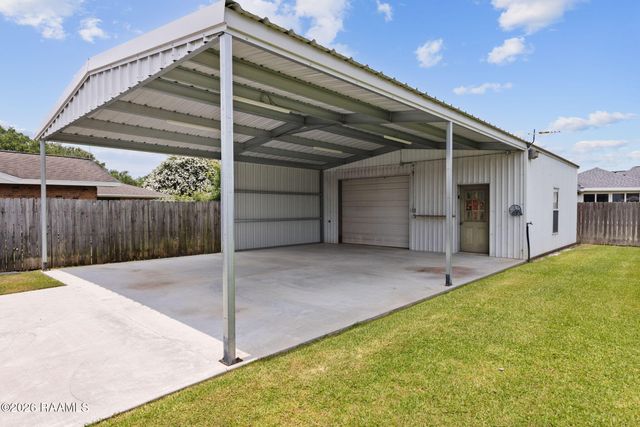 815 E E Street, Rayne, LA 70578