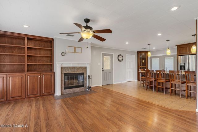 815 E E Street, Rayne, LA 70578