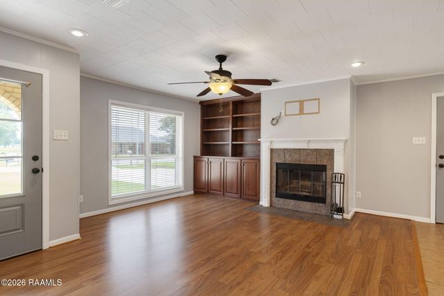 815 E E Street, Rayne, LA 70578