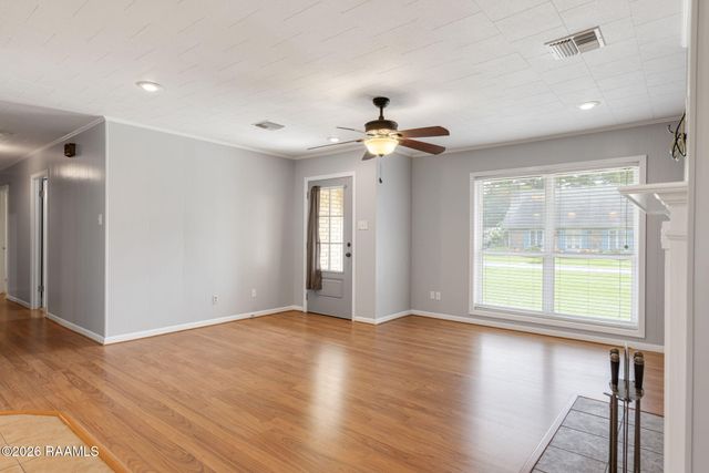 815 E E Street, Rayne, LA 70578