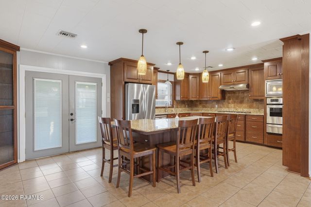 815 E E Street, Rayne, LA 70578
