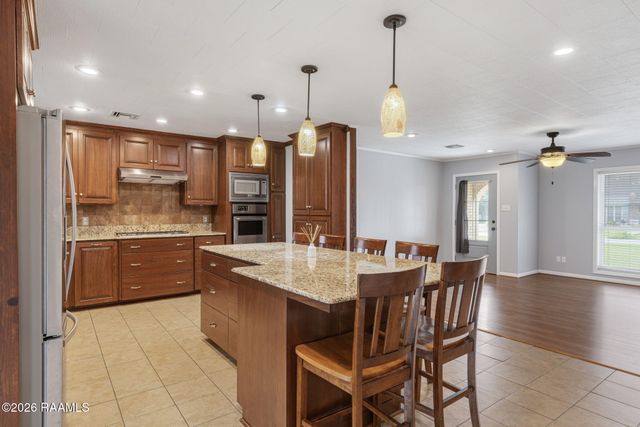 815 E E Street, Rayne, LA 70578