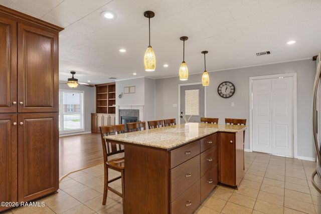815 E E Street, Rayne, LA 70578