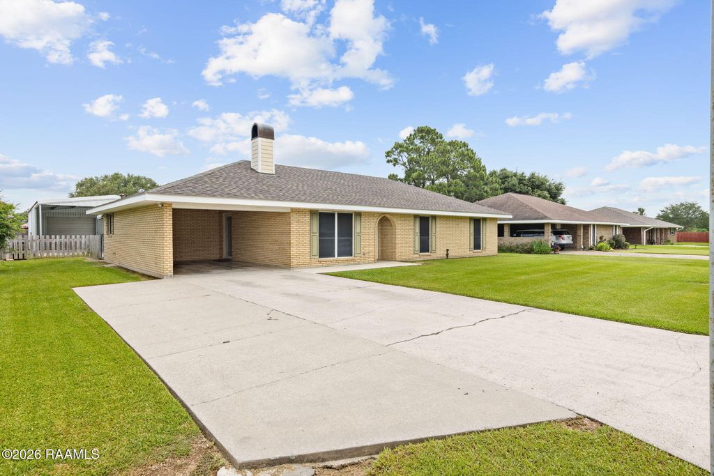 815 E E Street, Rayne, LA 70578