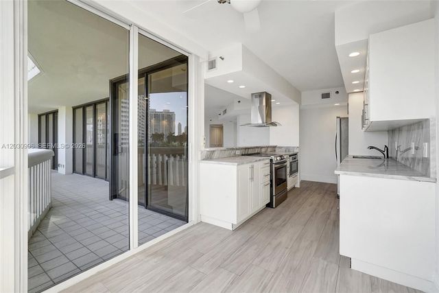 1000 Island Boulevard 707, Aventura, FL 33160