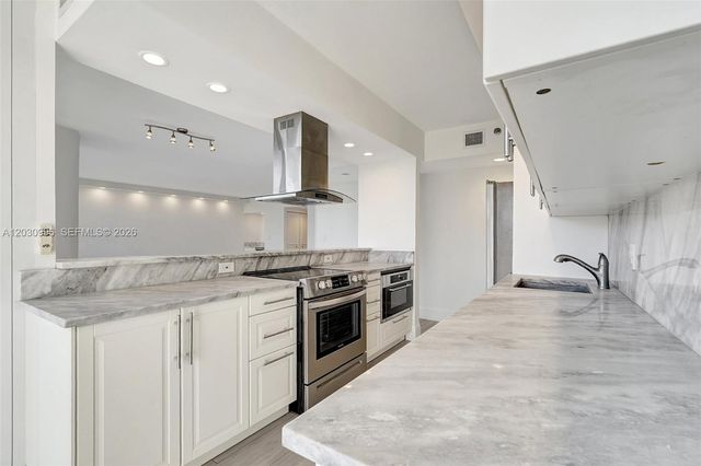 1000 Island Boulevard 707, Aventura, FL 33160